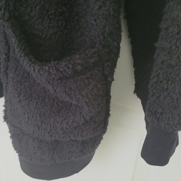 Lacey Chabert Marshmallow Chenille Cozy Cardigan - Picture 4 of 10